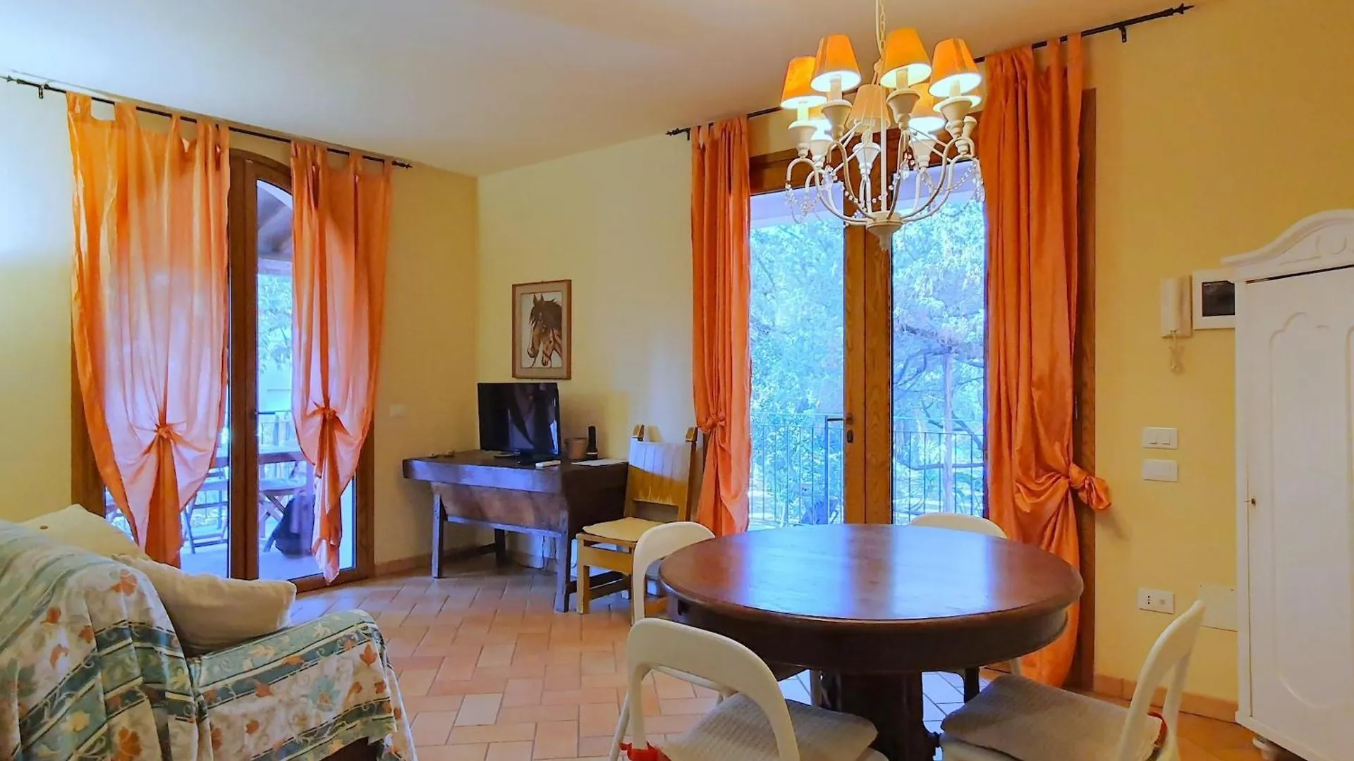 Property In San Vincenzo 0*,